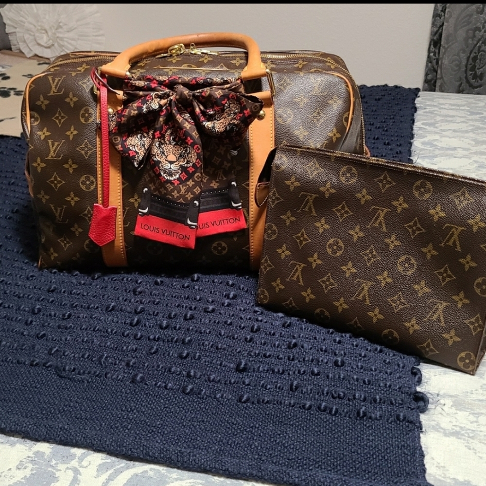 Louis Vuitton Brown and Red Monogram Scarf - Picture 5 of 5